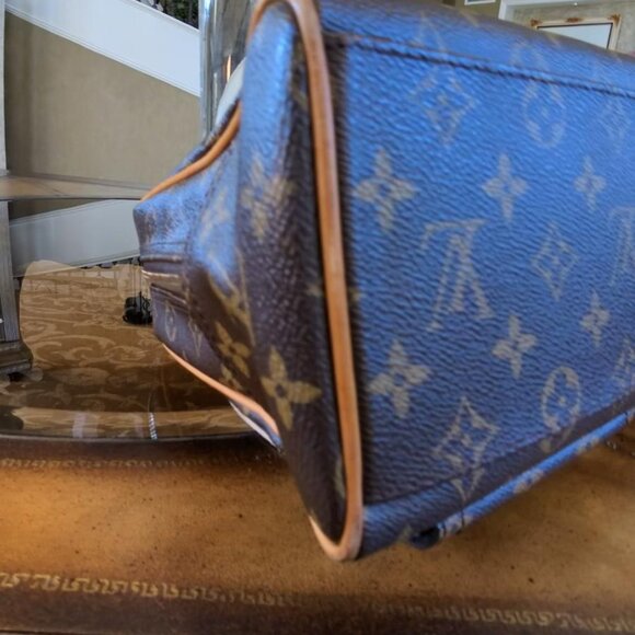 Louis Vuitton  Monogram Manhattan GM - Picture 7 of 13